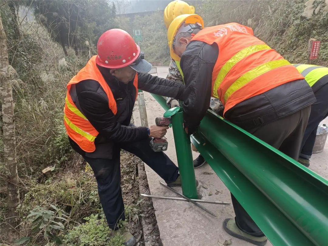 【促实干晒实绩求实效】云阳：给农村公路系好“安全带”为群众打造出行“平安路”