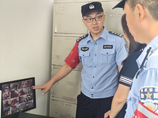 南岸：多警种联动护航开学季