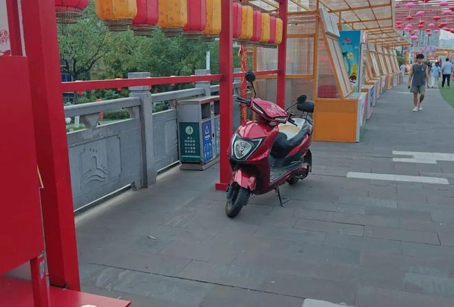 电动车、摩托车驶上城堤！能上吗？【959热线】(图6)