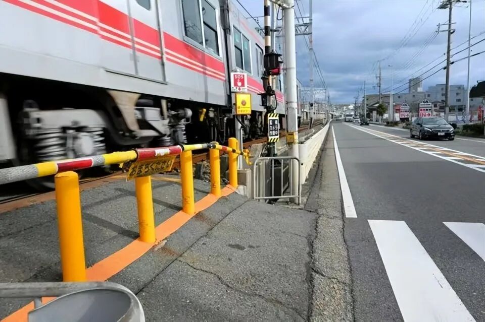 两名中国女游客在日本被列车撞击身亡当地承认道路设计存在缺陷(图3)