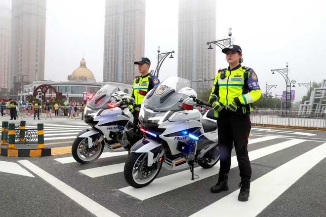 优化交通标志标线、增设隔离防护设施冰城交警多举措护航“哈马”(图4)