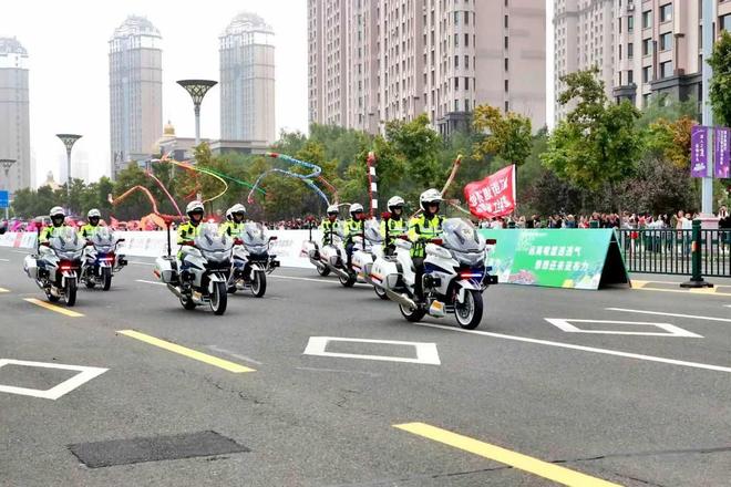 优化交通标志标线、增设隔离防护设施冰城交警多举措护航“哈马”(图8)