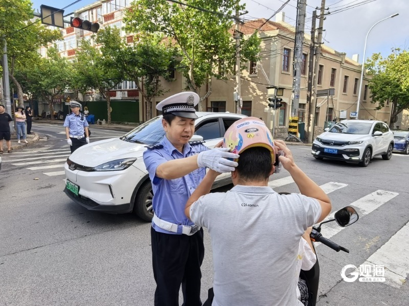 青岛交警多措并举守护开学季保障校园交通安全(图3)