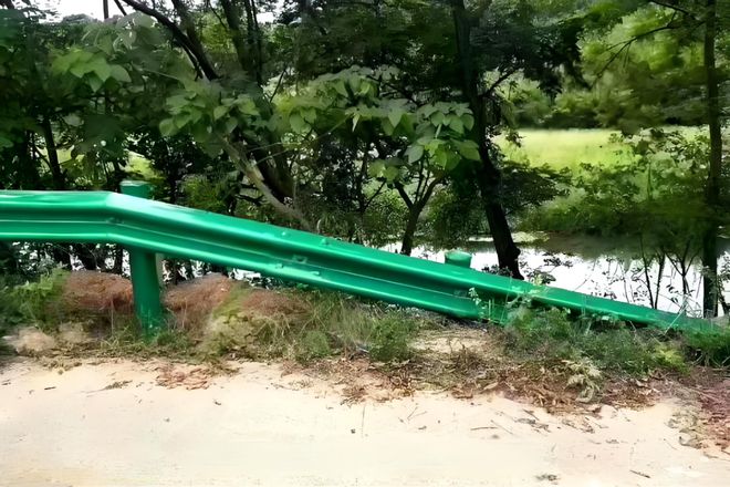 波形护栏设计细则：路侧波形护栏起、讫点的端头设置规定(图7)