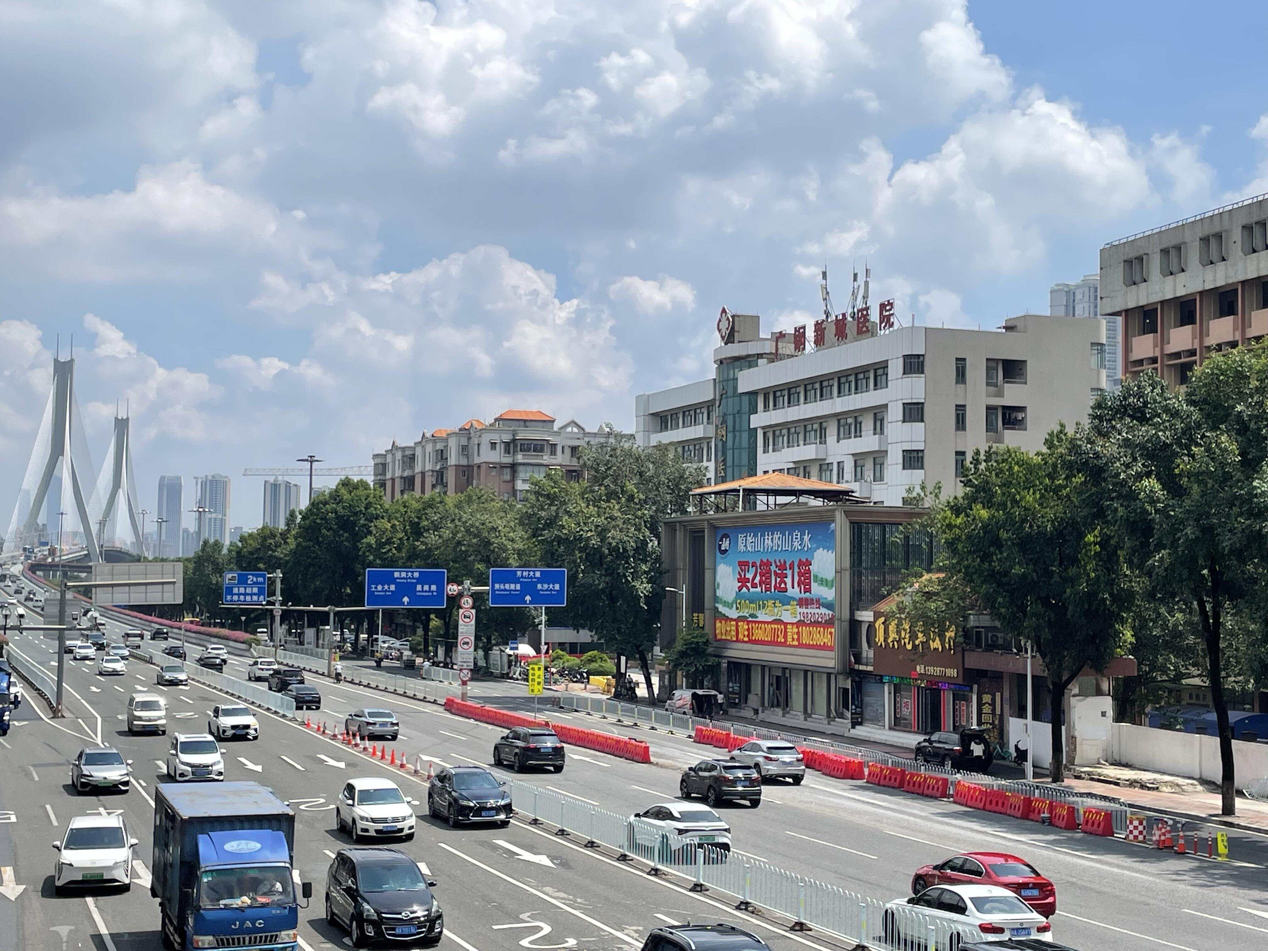 今早广州鹤洞大桥发生多车碰撞事故目前已恢复通行