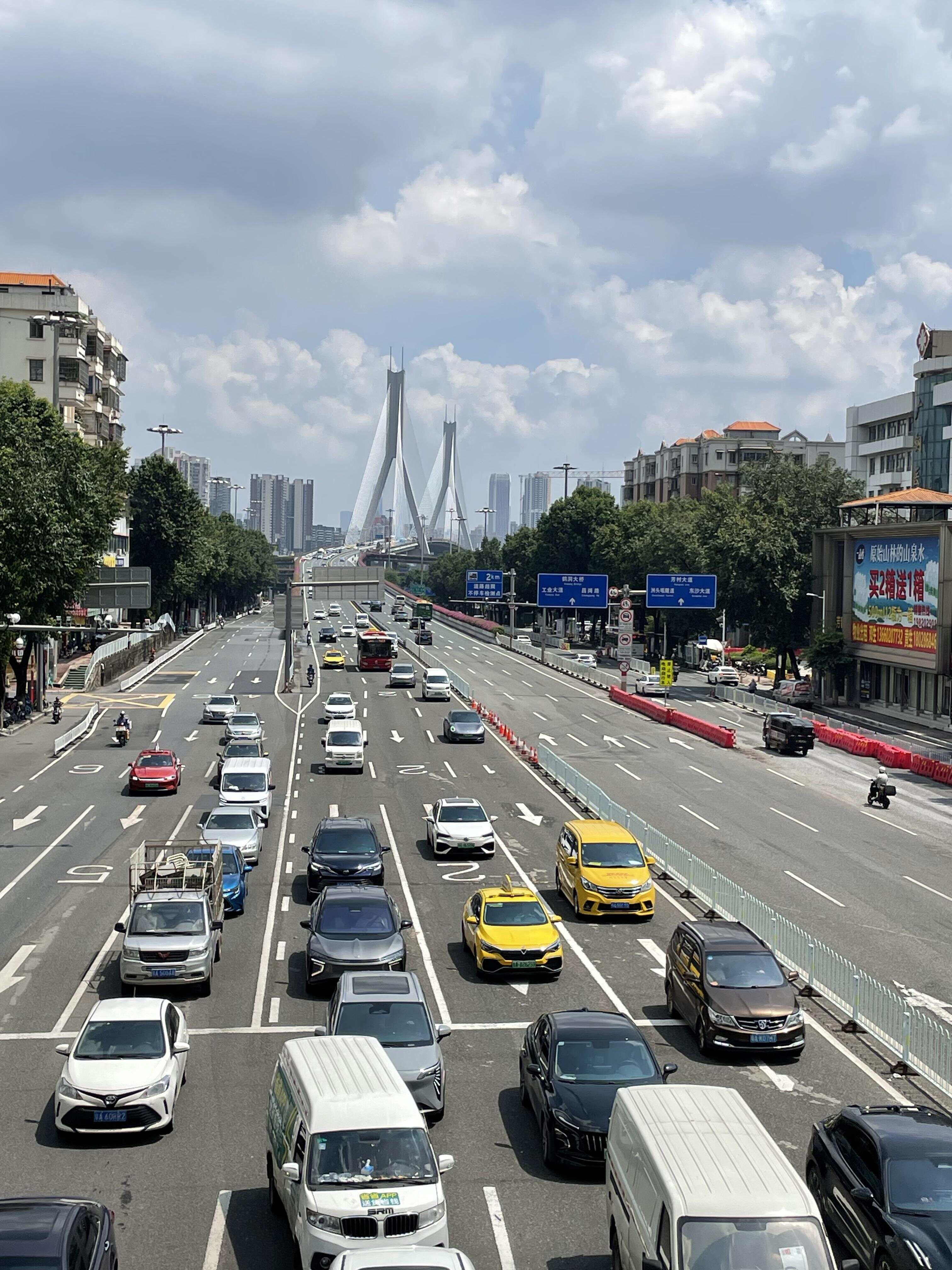 今早广州鹤洞大桥发生多车碰撞事故目前已恢复通行(图3)