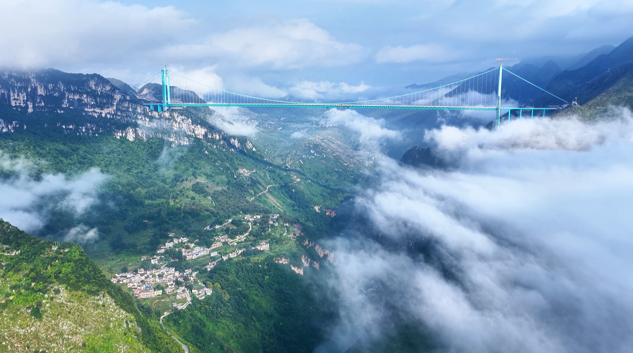 花江峡谷大桥：云雾中的世界级奇观(图2)