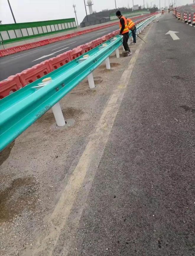 2025道路波形护栏厂家口碑推荐山东冠县冠运交通设施(图2)