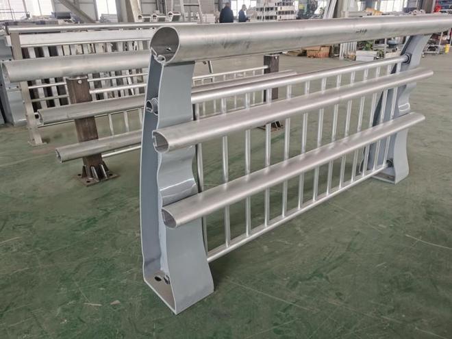 2025防撞护栏源头厂家推荐山东聚凯金属材料多有效分散冲击力