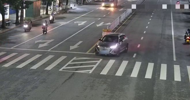 撞坏公共护栏一走了之？交警：严惩！肇事逃逸者已被拘留(图2)