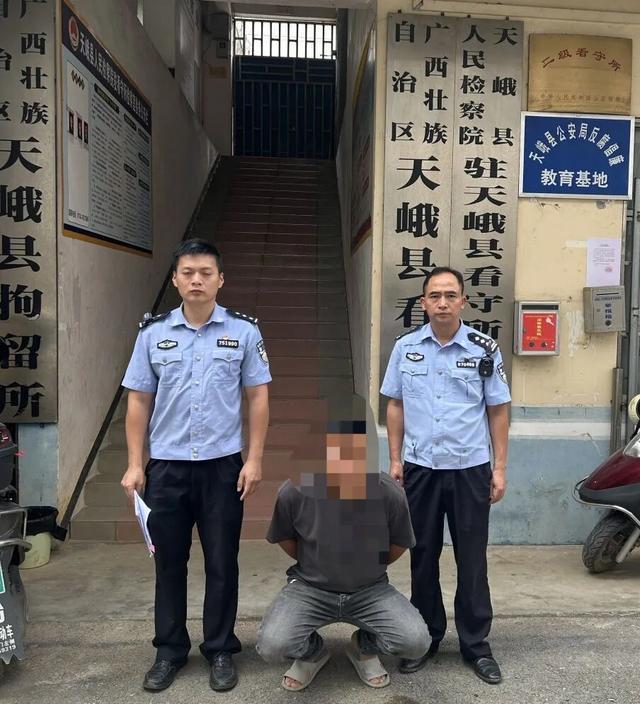 “哐当”撞飞护栏就想溜？广西无证司机逆行逃逸交警：抓！(图4)
