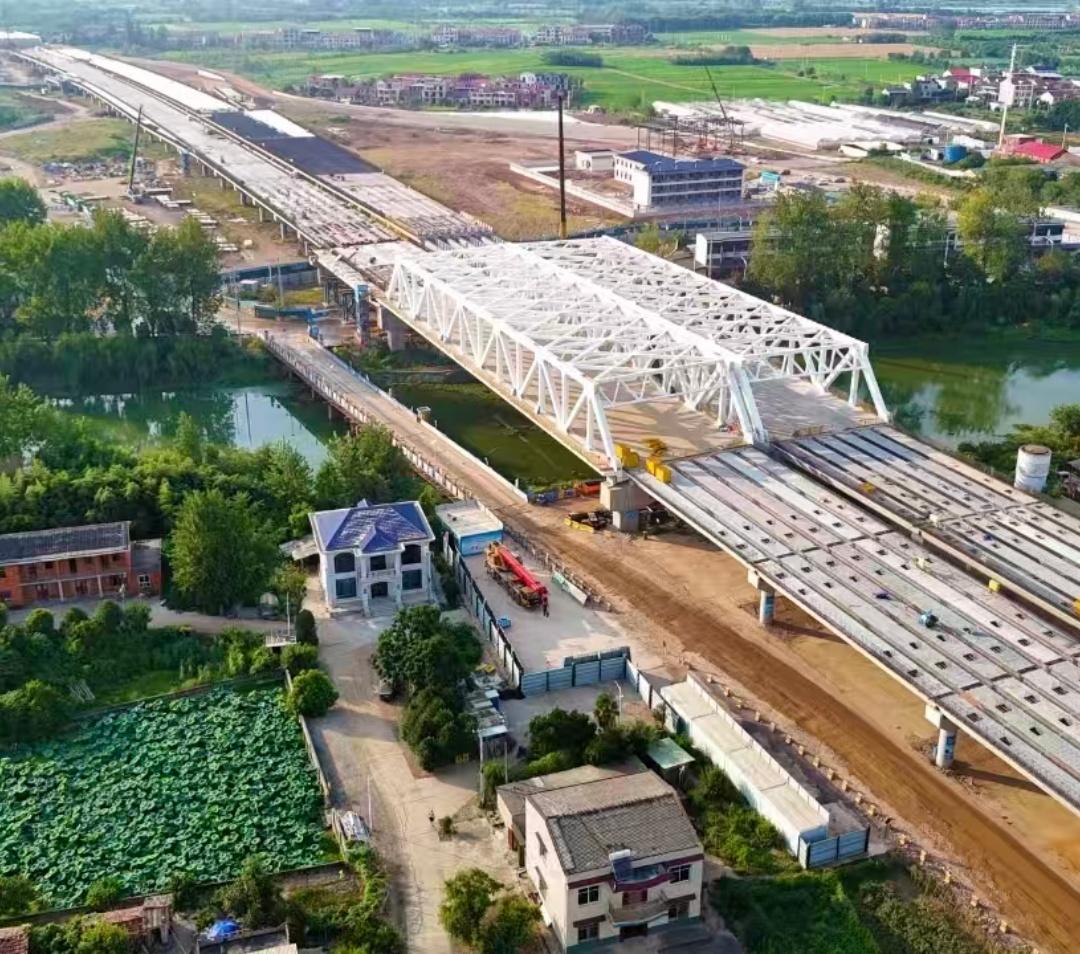 湖北2万名交通建设者坚守岗位为祖国庆生(图3)