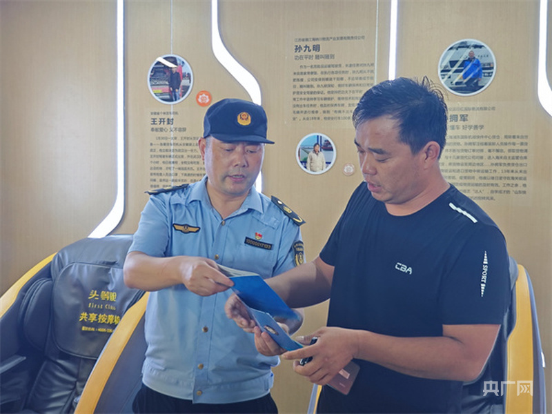 江苏交通执法：执法为民保通保畅(图3)