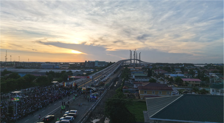 中企承建圭亚那巴拉特·贾格迪奥—德梅拉拉河大桥正式通车