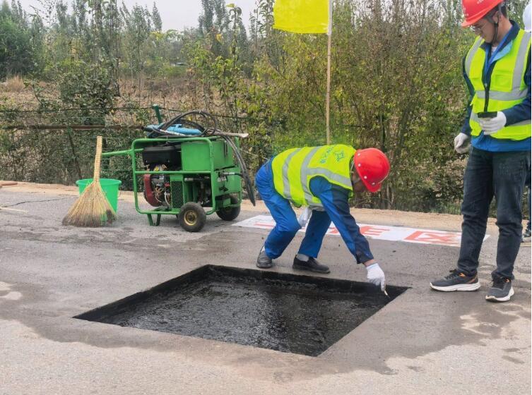 2025年全区交通运输行业公路养护作业人员职业技能大赛举行(图2)