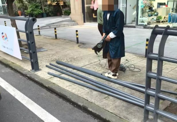 行拘！男子擅自破坏交安设施！