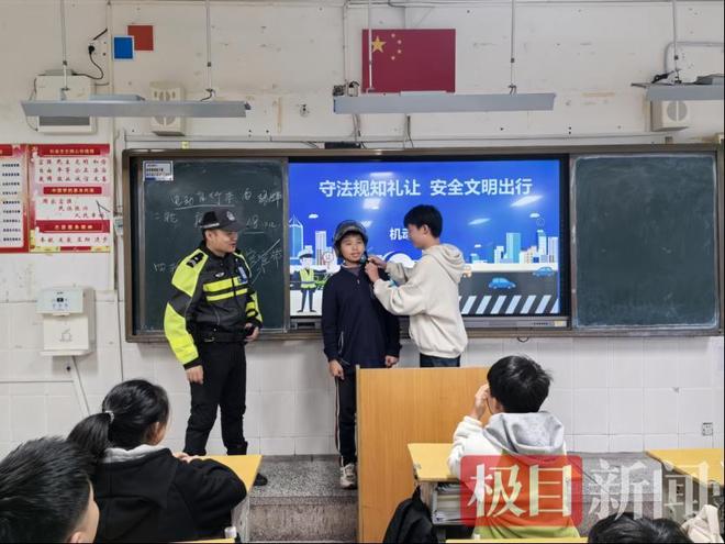 给道路体检撒“安全种子”鄂州交警打好“秋季平安出行”组合拳(图3)