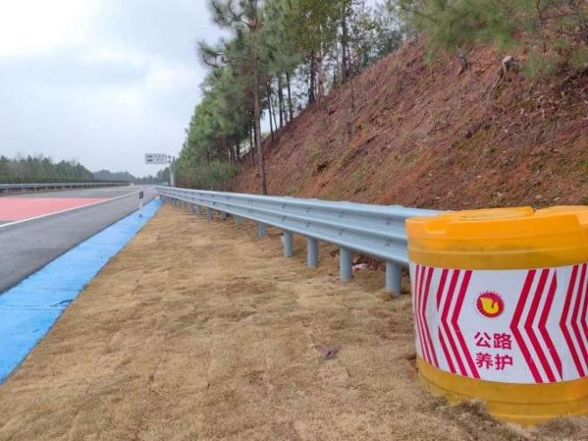 公路安全设施和交通秩序管理精细化提升精品工程案例：G6011江西省南韶高速昌宁段（广福互通至永丰南枢纽）精品工程建设项目(图2)