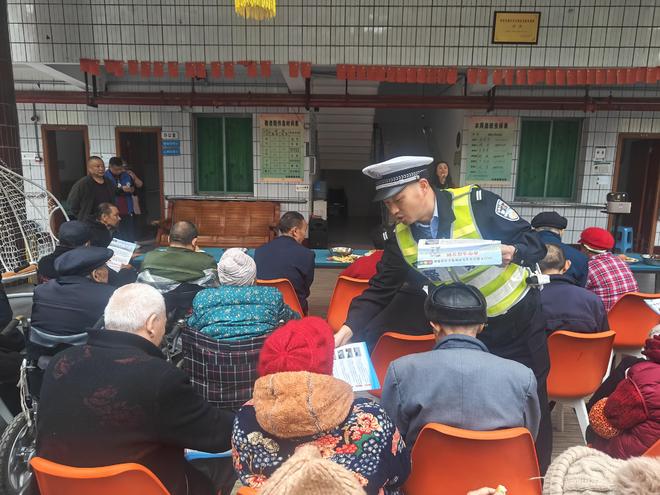 垫江交警持续整治二三轮车交通违法(图2)