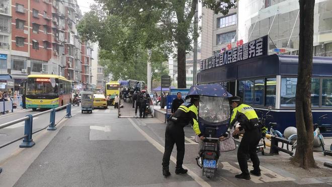 垫江交警持续整治二三轮车交通违法(图4)