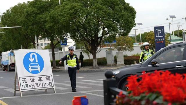 进博会交通管制首日：增设非机动车通行和停放路段3平方公里精准管控再升级