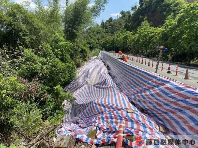 东荣一路段路面沉降、混凝土护栏裂缝修复工程完工