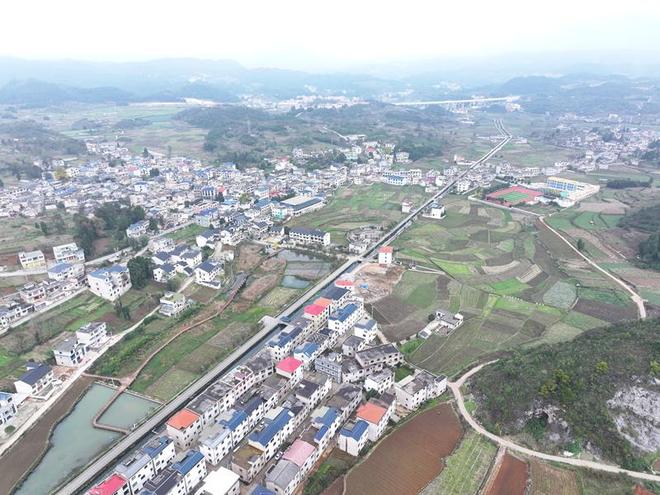 平坝：筑起40．8公里“生命护栏”护航乡村幸福路(图2)