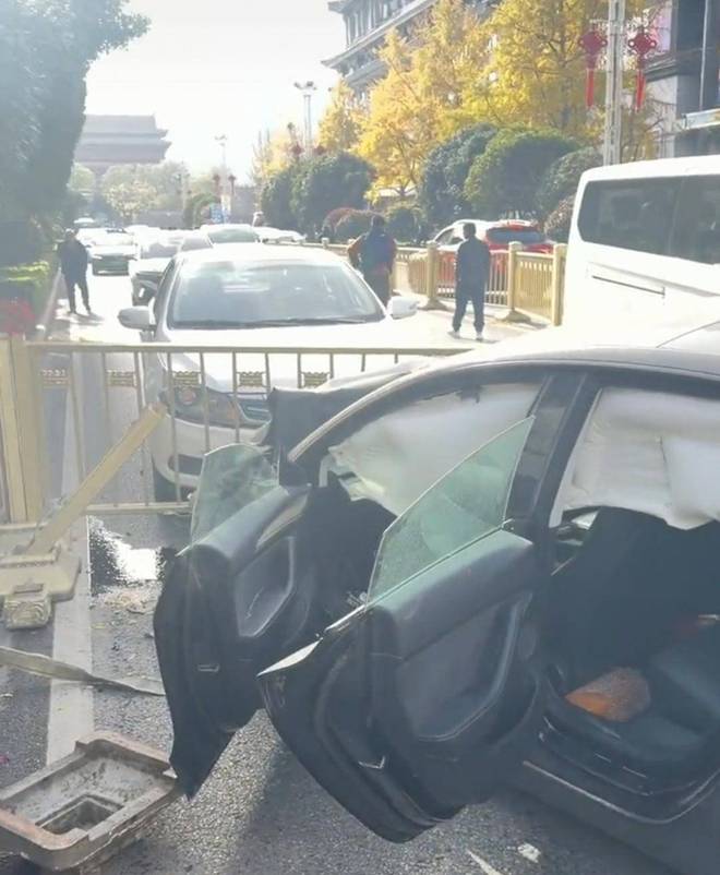 紫牛热点︱西安南大街发生多车撞击事故交警：变道操作不当引发肇事司机被控制(图2)