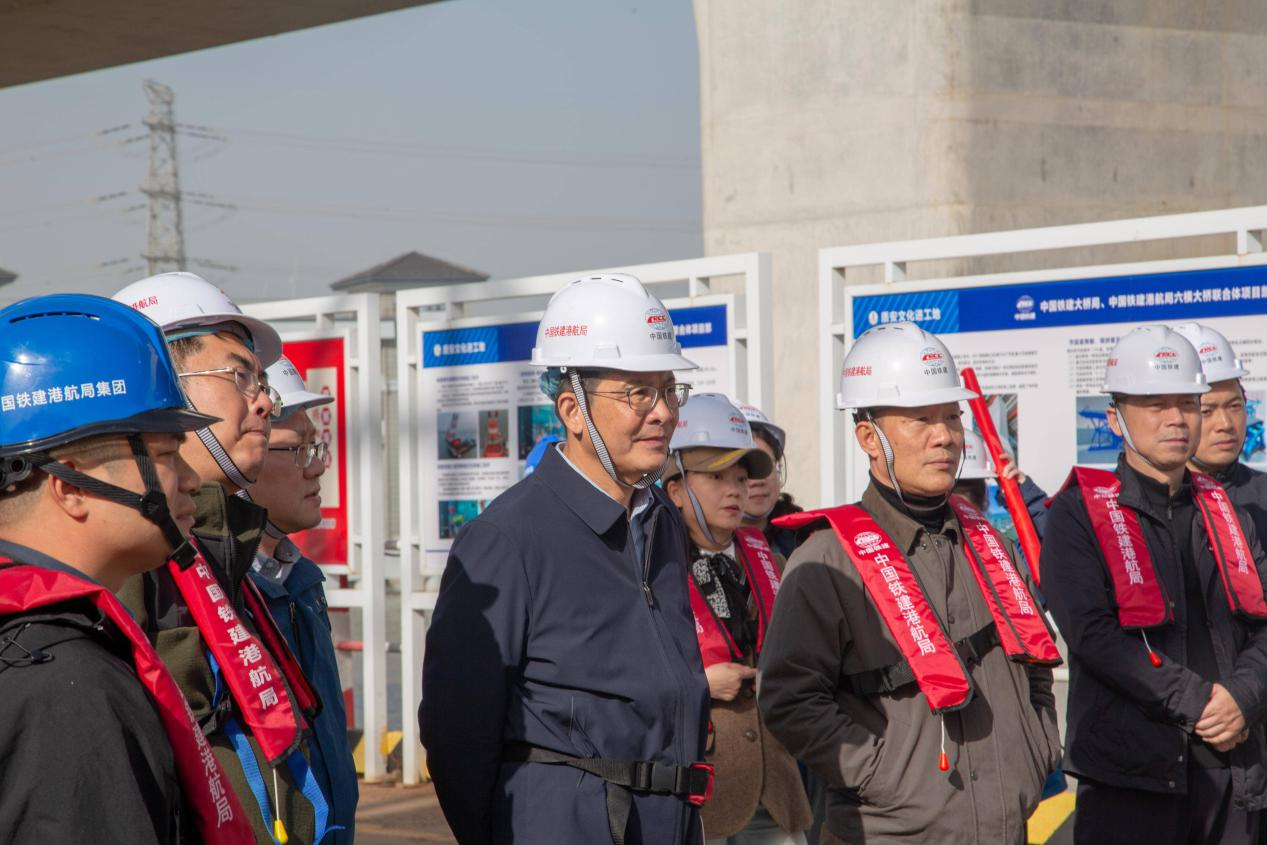 “交通工程工地开放日”活动走进六横公路大桥二期工程
