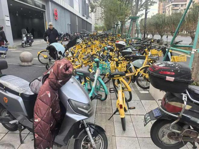 直指墙头、突然“断头”……上海很多人出行需要的“这根道”为何屡屡“此路不通”→(图2)
