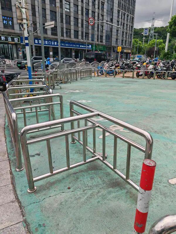 直指墙头、突然“断头”……上海很多人出行需要的“这根道”为何屡屡“此路不通”→(图5)