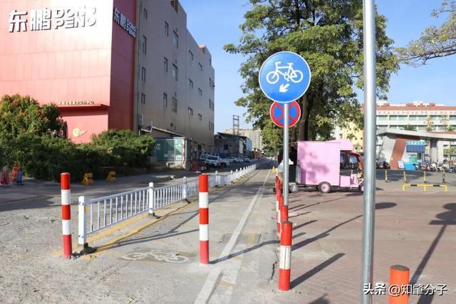 东莞一道路清理乱停放车辆、加设隔离护栏等