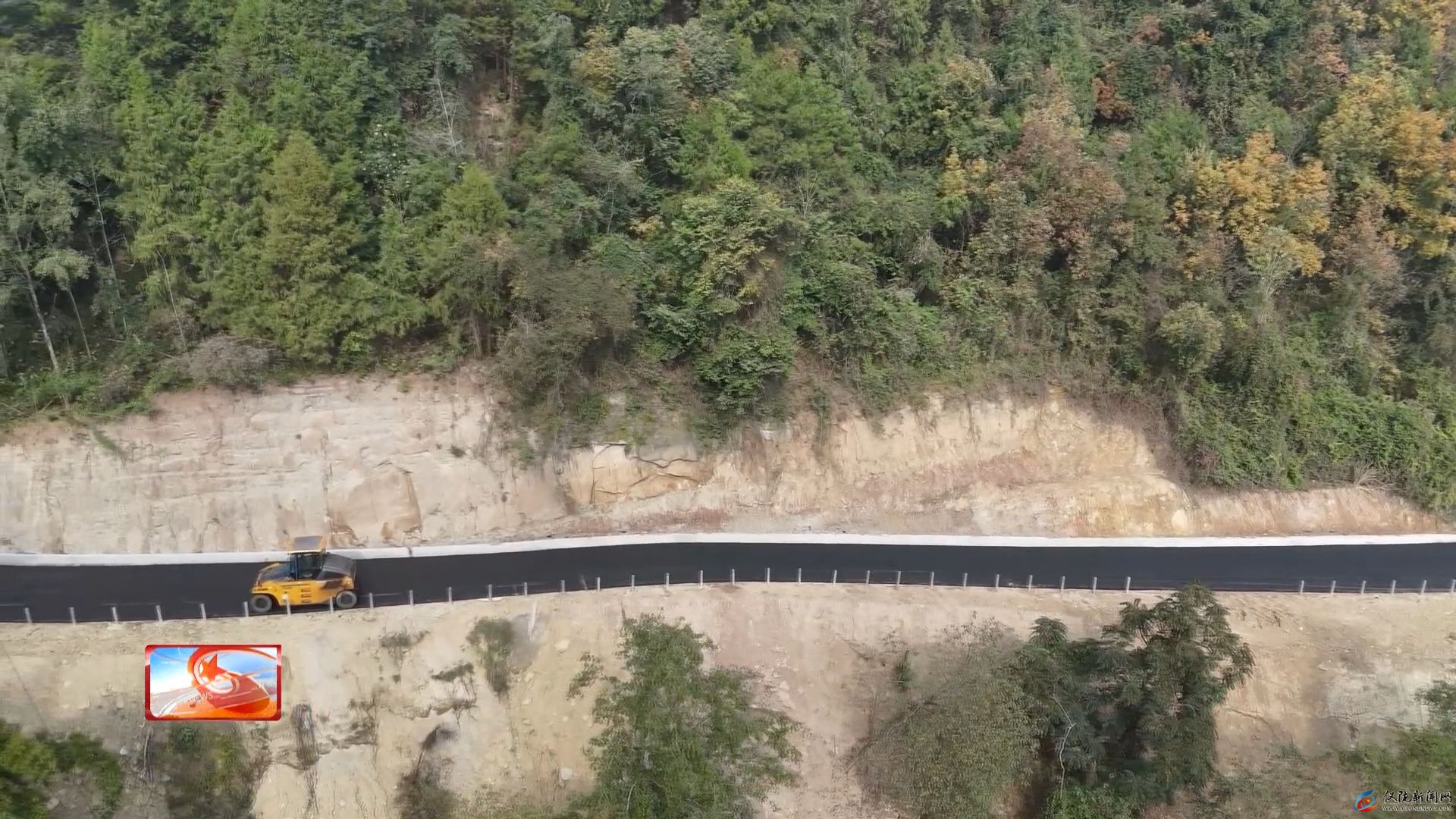直击福马路沥青摊铺现场！107公里美丽乡村路进入通车倒计时(图5)