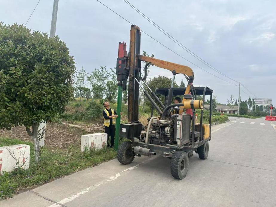 双向发力！大通湖S218公路安防升级临水防护+标线标牌双提升