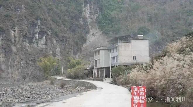 利川这条路的“逆袭”：从颠到怀疑人生到美成乡村颜值担当。