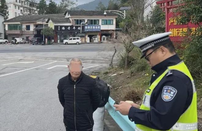 行人上高速？交警：别用生命走“捷径”！(图2)