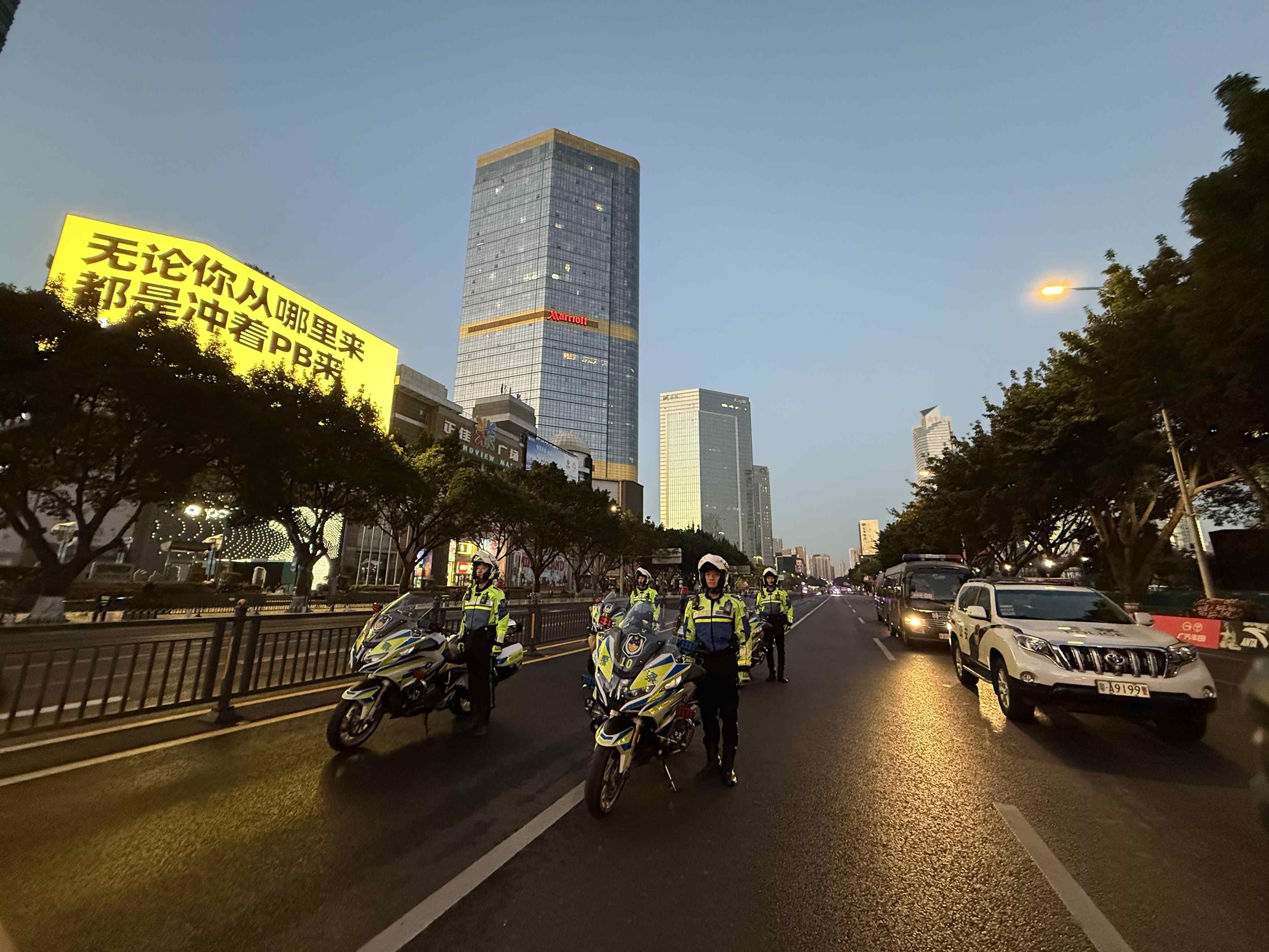 广州交警多措并举保障2025广州马拉松赛交通安全(图2)