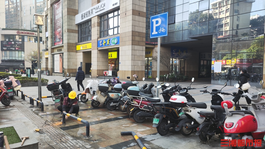 电动车挤占商圈人行道及机动车道长沙开展专项整治