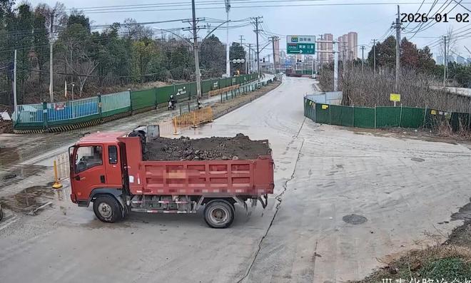 为图方便拆护栏货车司机被青山交警依法处理(图2)