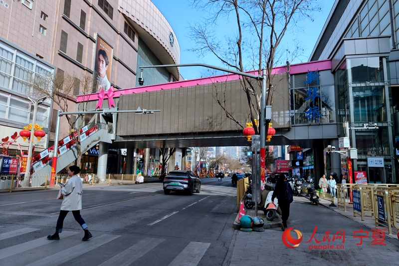 有回音丨网友建议缓解商圈交通压力回应：将研究增设过街设施(图2)