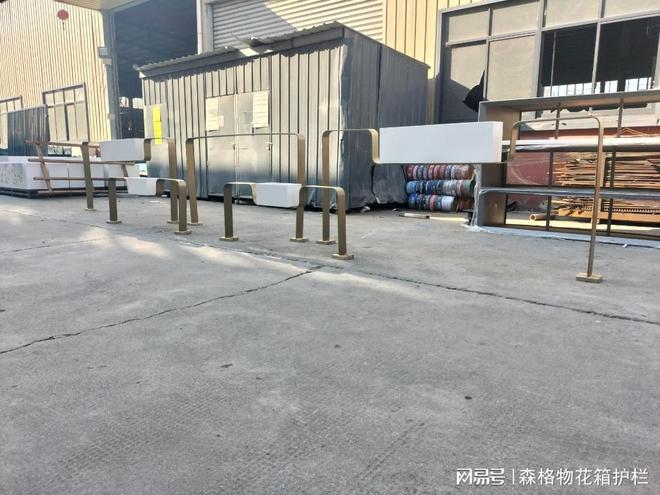 嘉兴护栏厂家轻奢景观护栏+花箱一体化高颜值高性价比(图3)