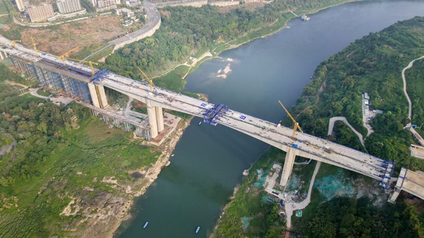 宝山嘉陵江大桥主桥首个合龙段浇筑完成