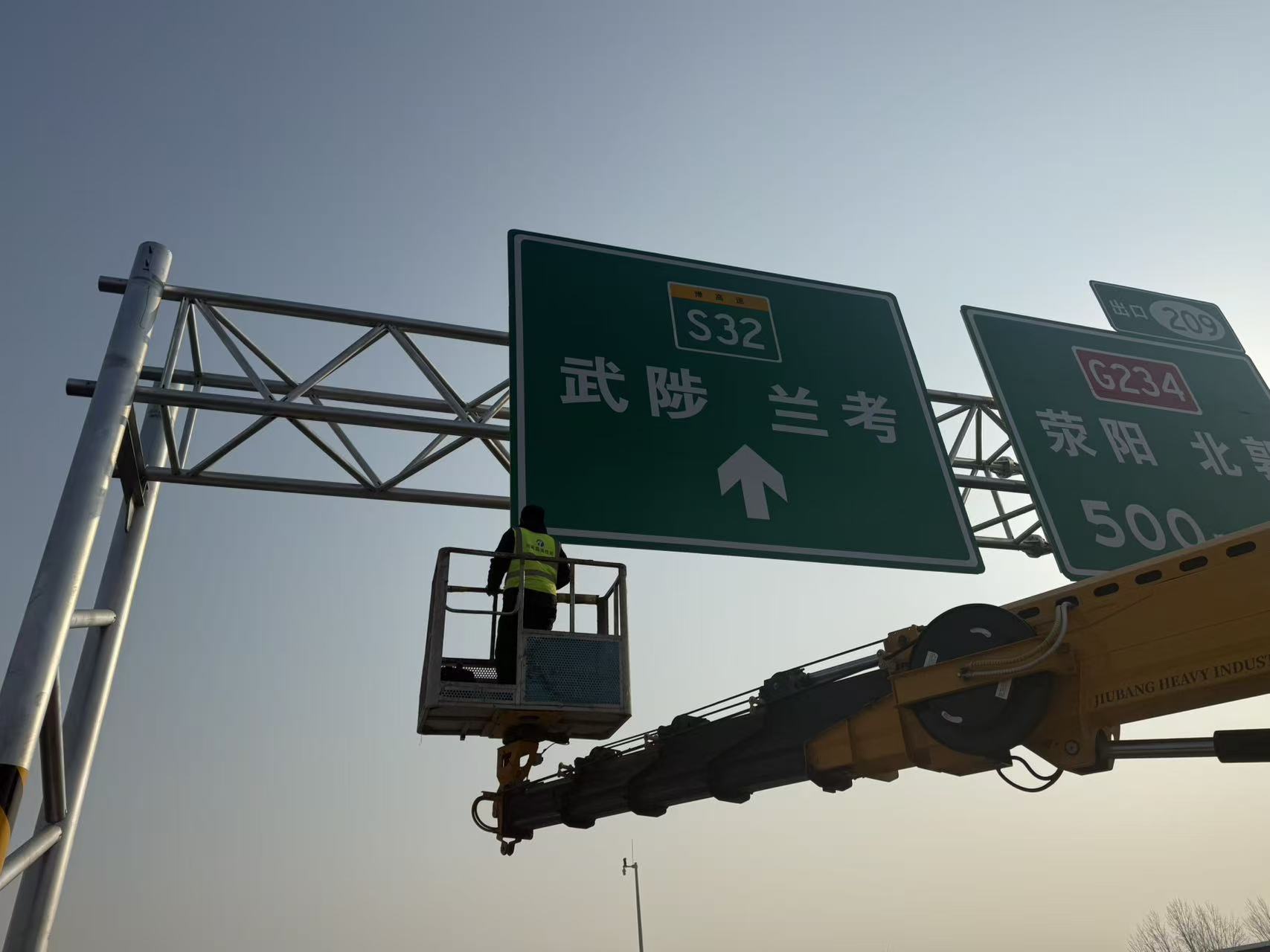 2026年4月新消息：聚焦河南泓路交通设施有限公司以专业实力诠释可靠监控杆定制(图2)