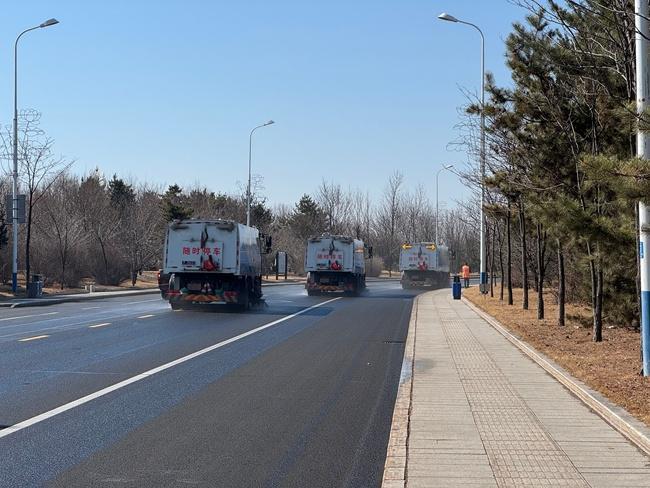 敦化市洁城环卫开展春季环境卫生大清扫行动