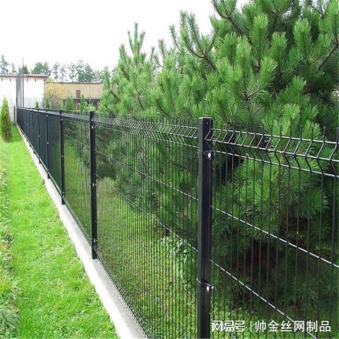 铁丝网过时了！双波护栏网防攀爬设计市政工程验收一次过(图3)