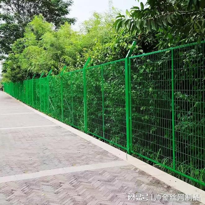 铁丝网过时了！双波护栏网防攀爬设计市政工程验收一次过
