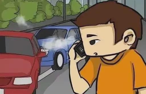 高速公路上小车突遇爆胎蜀黍化身“修车工”及时伸援手(图3)